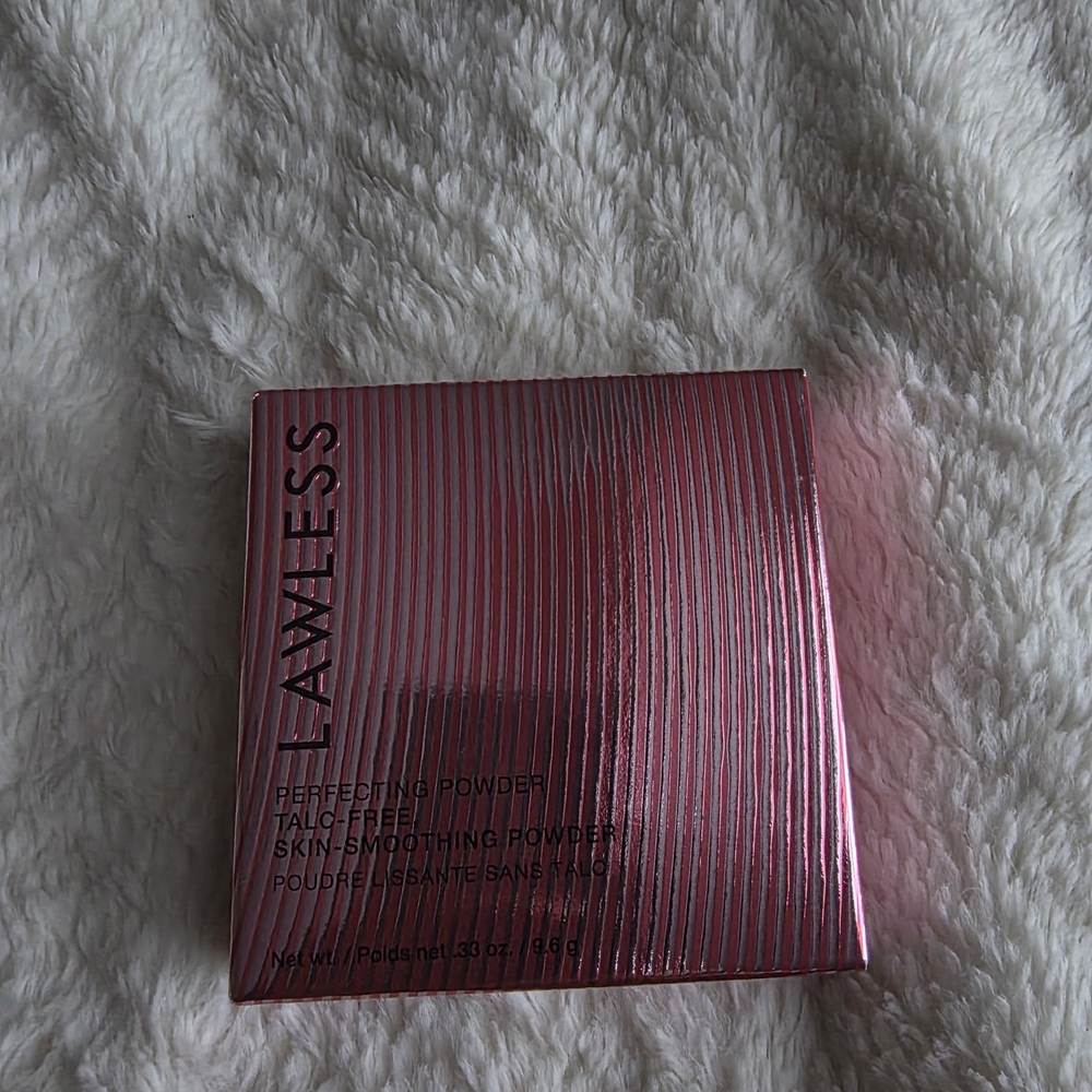 Lawless Perfecting Powder - Picture 3 of 3